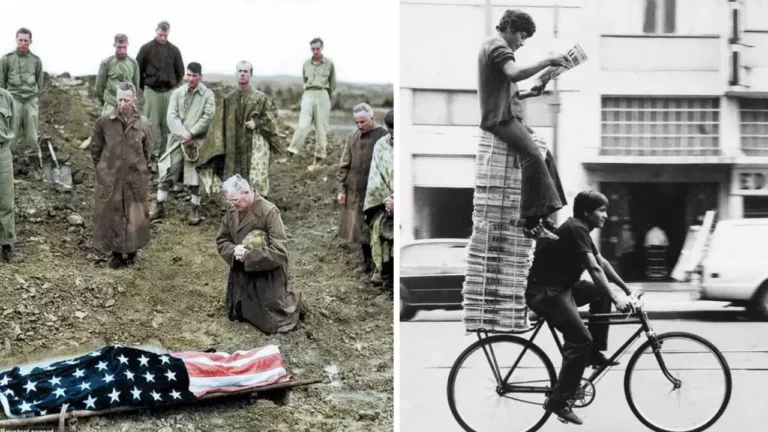 Naľavo vojenský pohreb pod americkou vlajkou, napravo muž na bicykli s cestujúcim čítajúcim noviny.