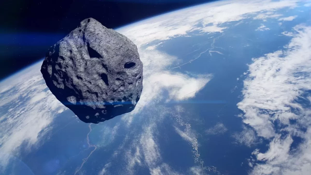 Asteroid blízko Zeme nad oblakmi, vesmírny pohľad.