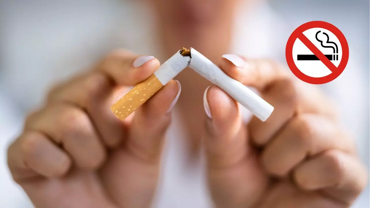 Osoba láme cigaretu s proti-fajčiacim znakom na pozadí, symbolizujúca ukončenie fajčenia.