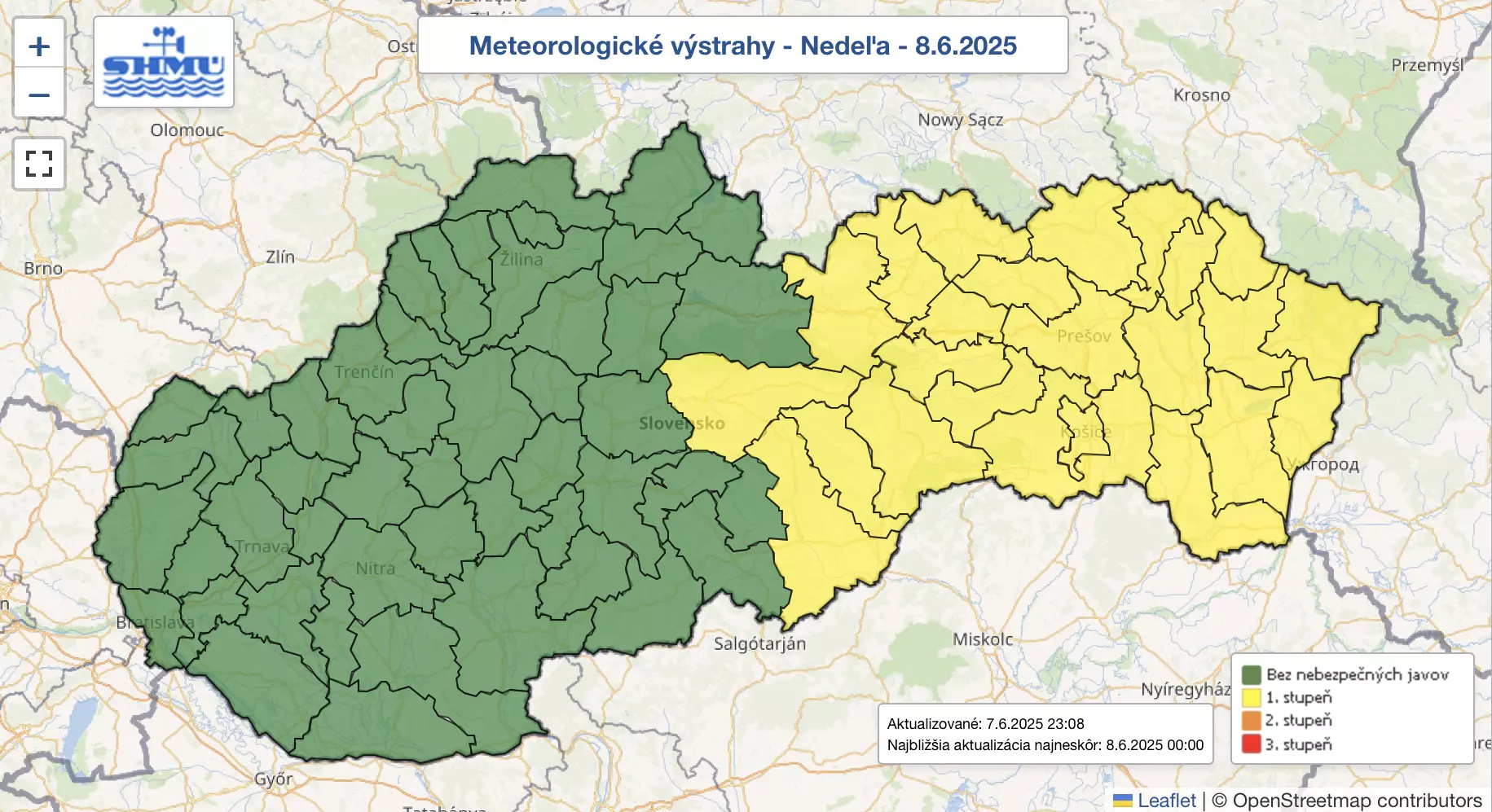 Meteorologické výstrahy pre Slovensko na 8. júna 2025, východ v žltom, západ v zelenom.