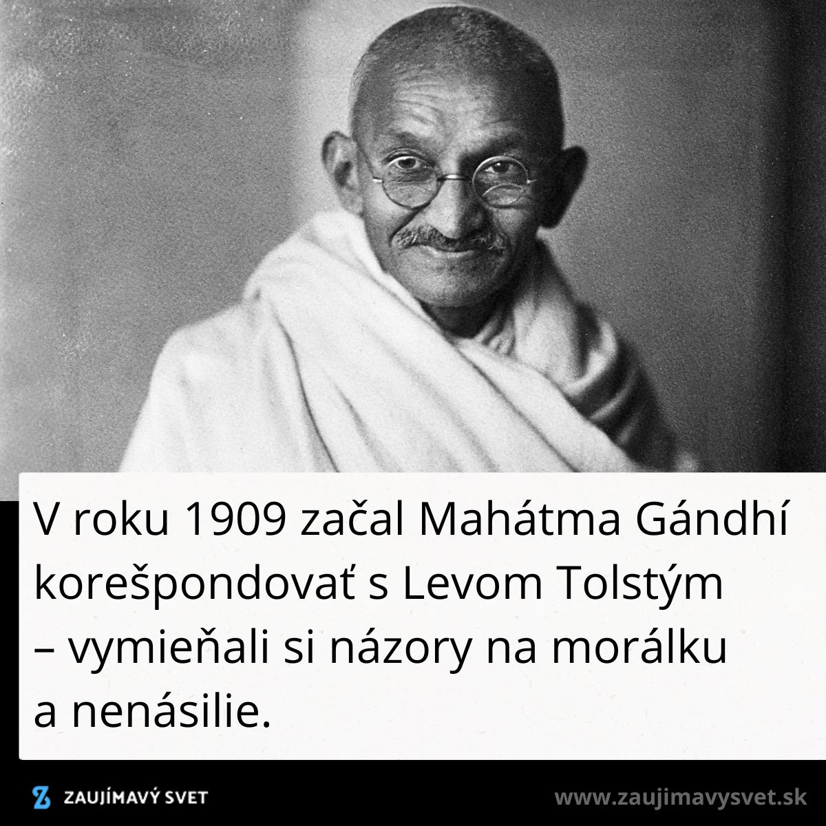Človek s okuliarmi a indickým oblečením, text o korešpondencii s Tolstým v roku 1909.