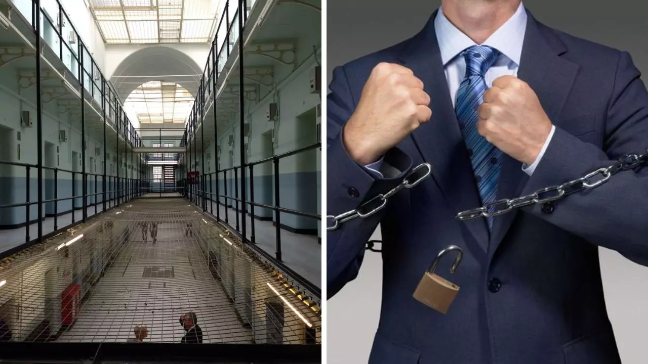 Väzenská chodba a muž v obleku so zamknutými reťazami na rukách, symbolizujúci právne problémy a obmedzenie slobody.