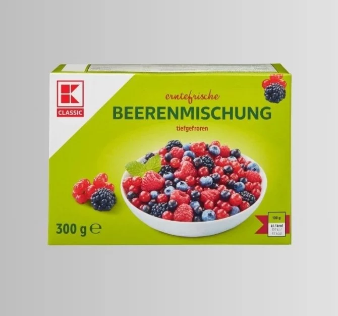 Mrazená zmes lesných plodov v krabici, čerstvá chuť. Hmotnosť 300 g, ideálna na smoothies a dezerty.