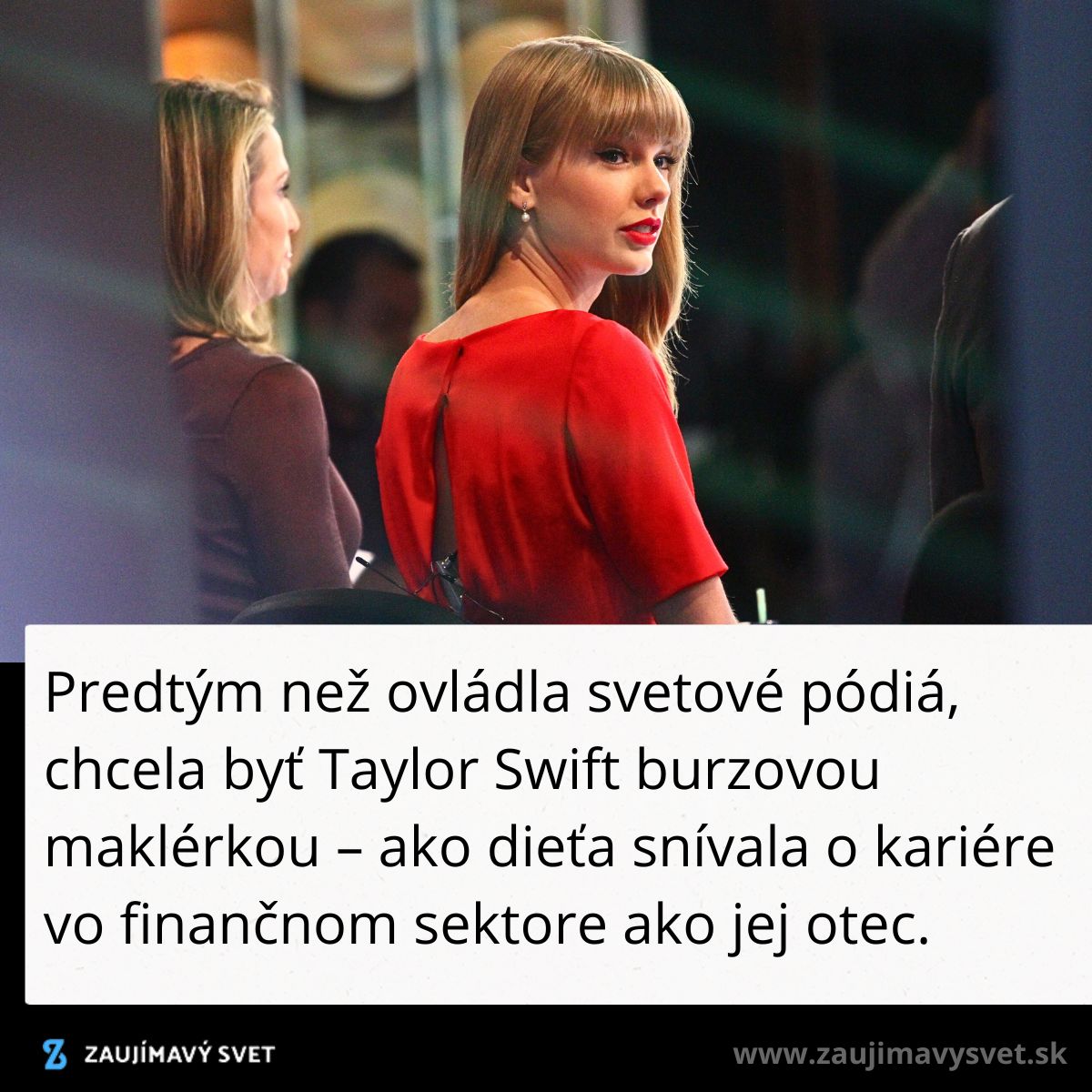 Žena v červenom oblečení počas diskusie na verejnom podujatí, text hovorí o jej detskom sne pracovať vo financiách.