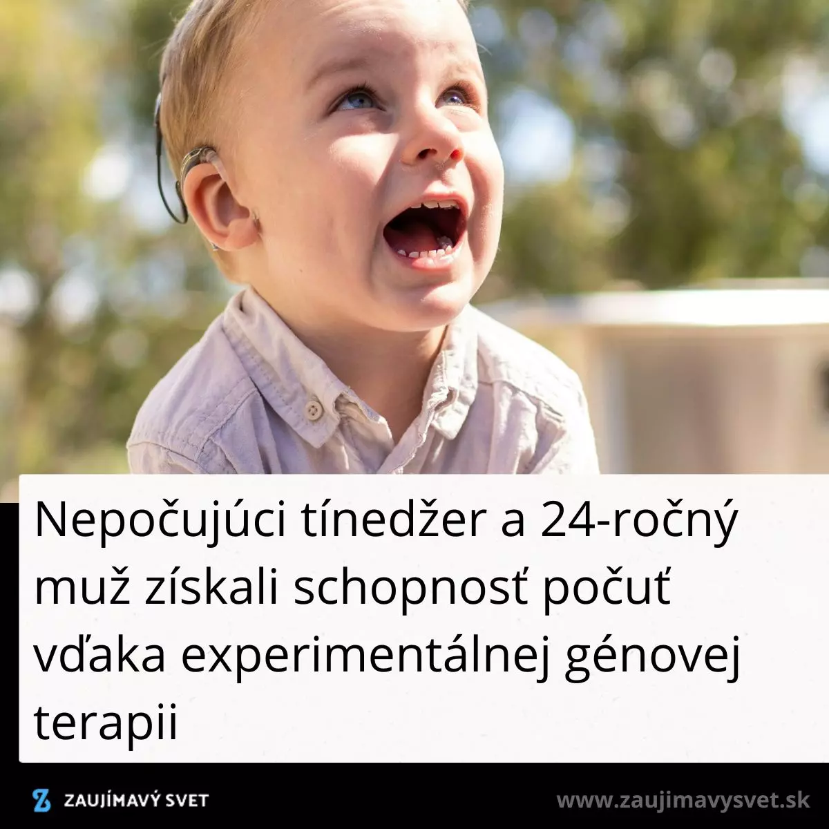 Nepočujúci tinedžer v prírode so slúchadlom po úspešnej génovej terapii na zlepšenie sluchu.